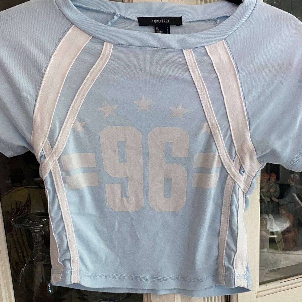 Forever 21 Blue and White Graphic Crop Top